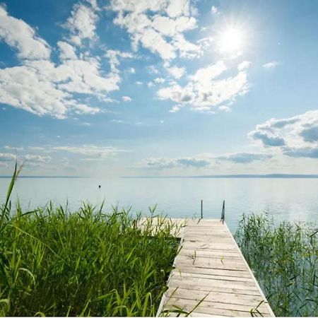 Green Lake House - Private Beach At Balaton Balatonakarattya Bagian luar foto