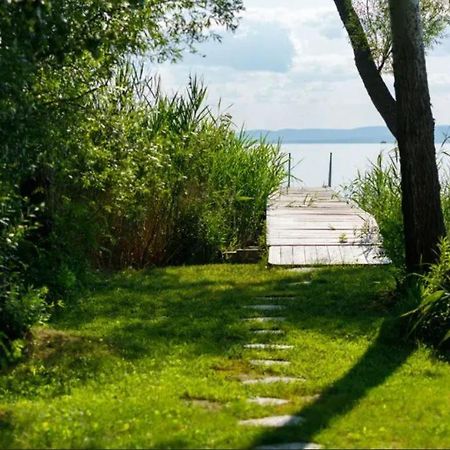 Green Lake House - Private Beach At Balaton Balatonakarattya Bagian luar foto