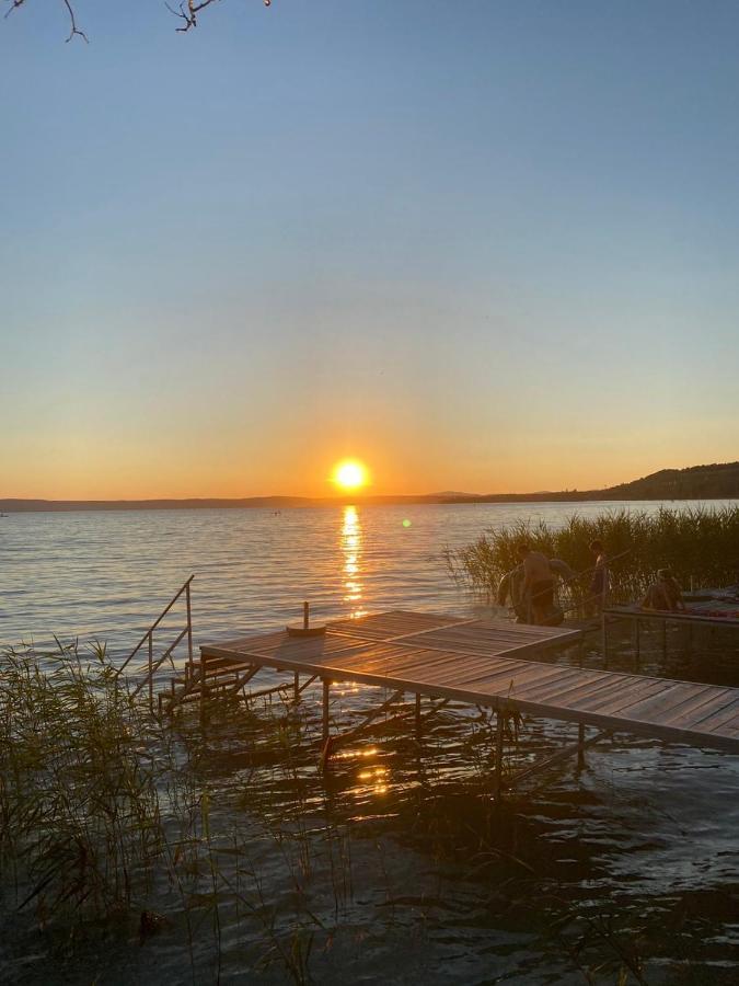 Green Lake House - Private Beach At Balaton Balatonakarattya Bagian luar foto