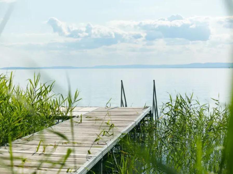 Green Lake House - Private Beach At Balaton Balatonakarattya Bagian luar foto