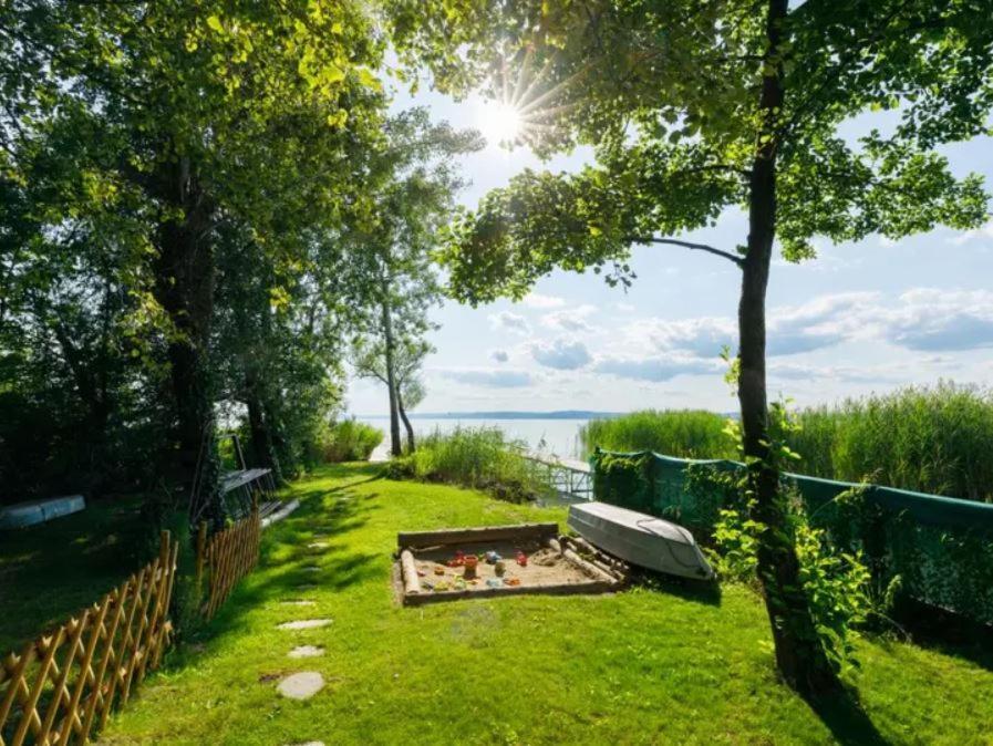 Green Lake House - Private Beach At Balaton Balatonakarattya Bagian luar foto