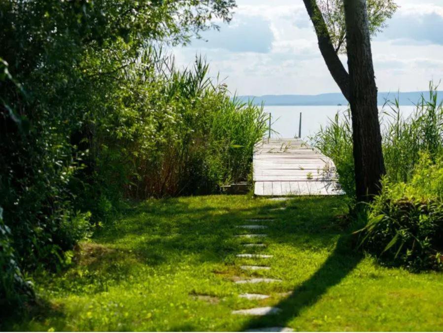Green Lake House - Private Beach At Balaton Balatonakarattya Bagian luar foto