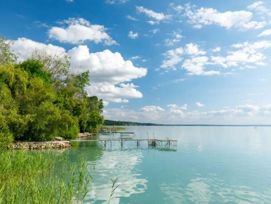 Green Lake House - Private Beach At Balaton Balatonakarattya Bagian luar foto