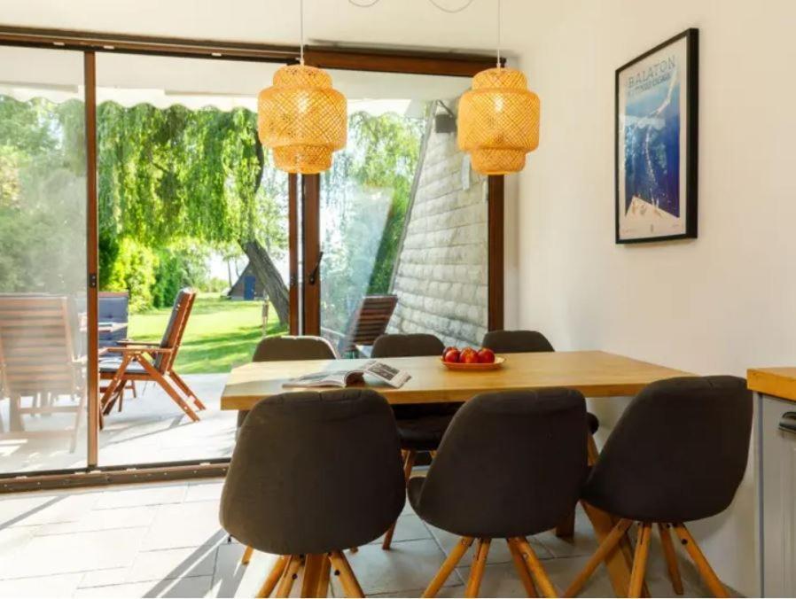 Green Lake House - Private Beach At Balaton Balatonakarattya Bagian luar foto