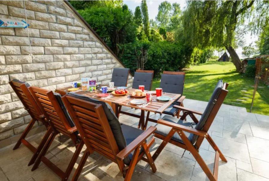 Green Lake House - Private Beach At Balaton Balatonakarattya Bagian luar foto