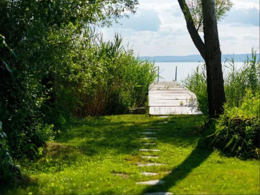 Green Lake House - Private Beach At Balaton Balatonakarattya Bagian luar foto